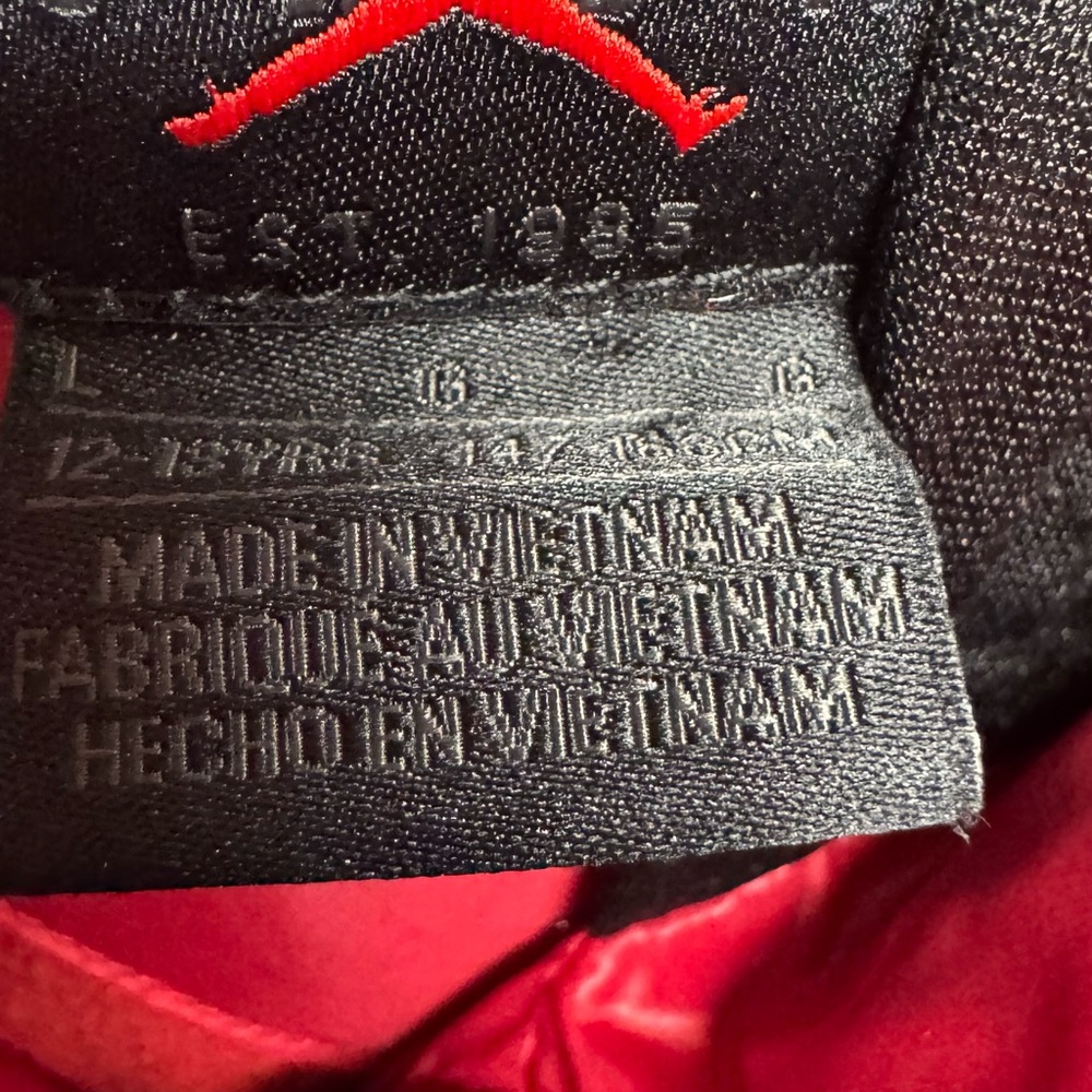 Boys large Jordan Red and Black Jacket - Picture 9 of 9